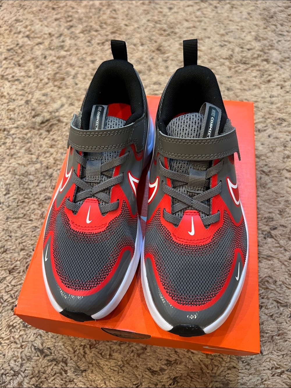 Boys Nike Cosmic Runner Sneakers - Picture 2 of 10
